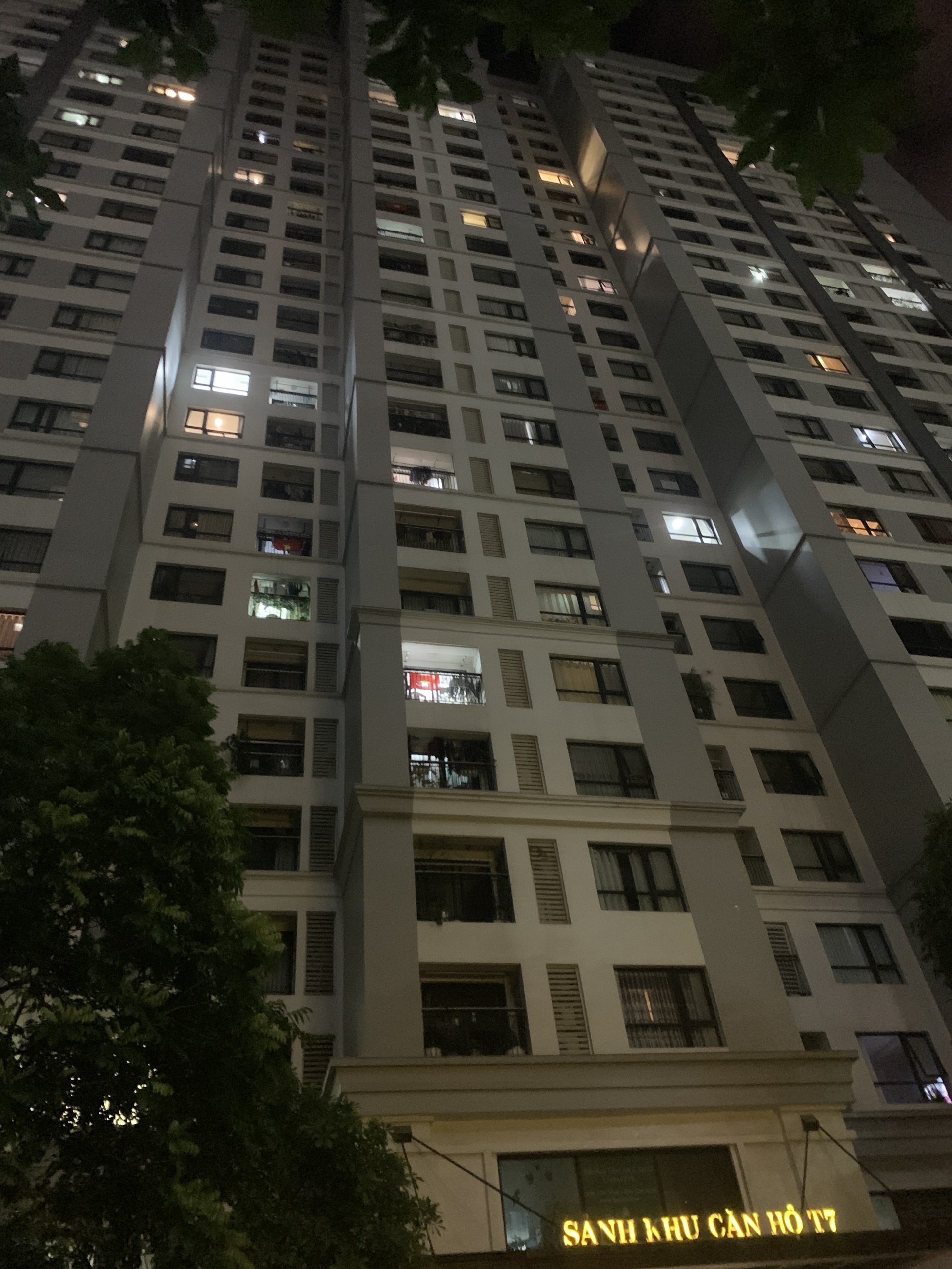 Bộ bàn ăn nguyên khối gỗ Gõ đỏ ( A Thịnh - Hà Nội) 18