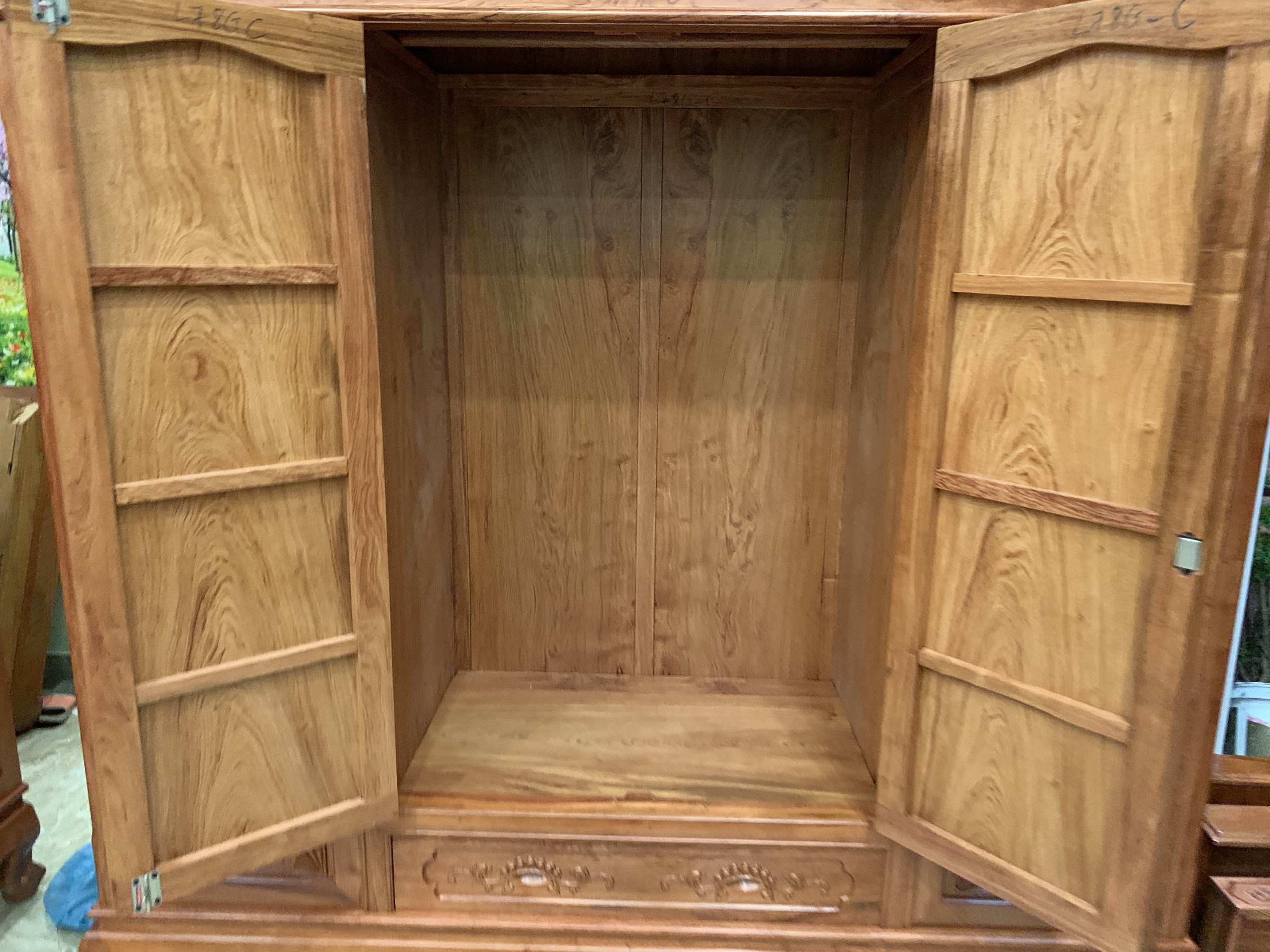 Tủ Áo 4 cánh 3 buồng gỗ Hương đá ( Chú Phúc Nghệ An) Tủ Áo 4 cánh 3 buồng gỗ Hương đá ( Chú Phúc Nghệ An) 18