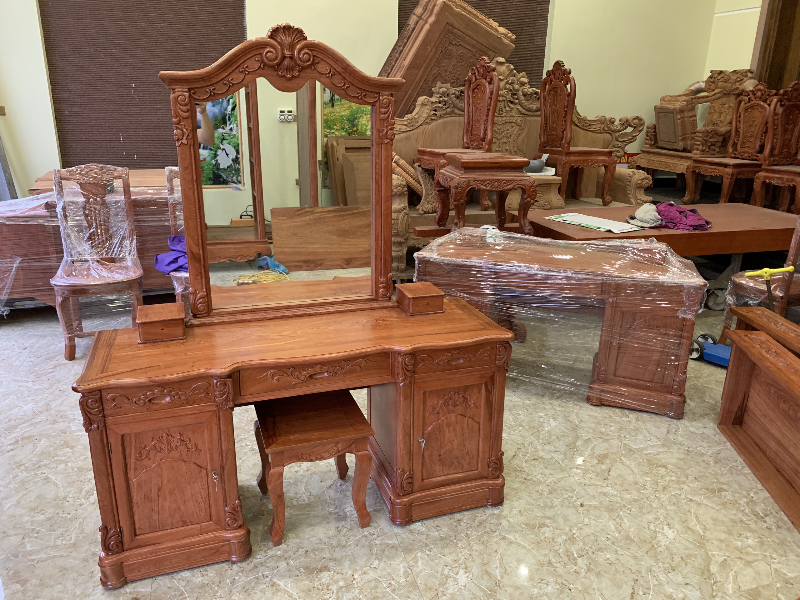 Bàn Phấn gỗ Hương đá ( Chú Phúc Nghệ An) 13