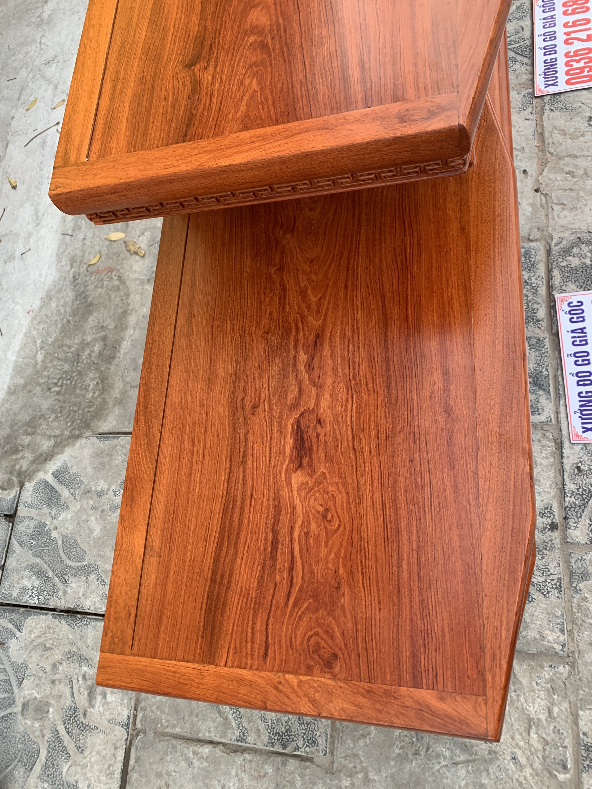 Kệ tivi mẫu kệ vát gỗ Hương đá hàng tiêu dùng 20