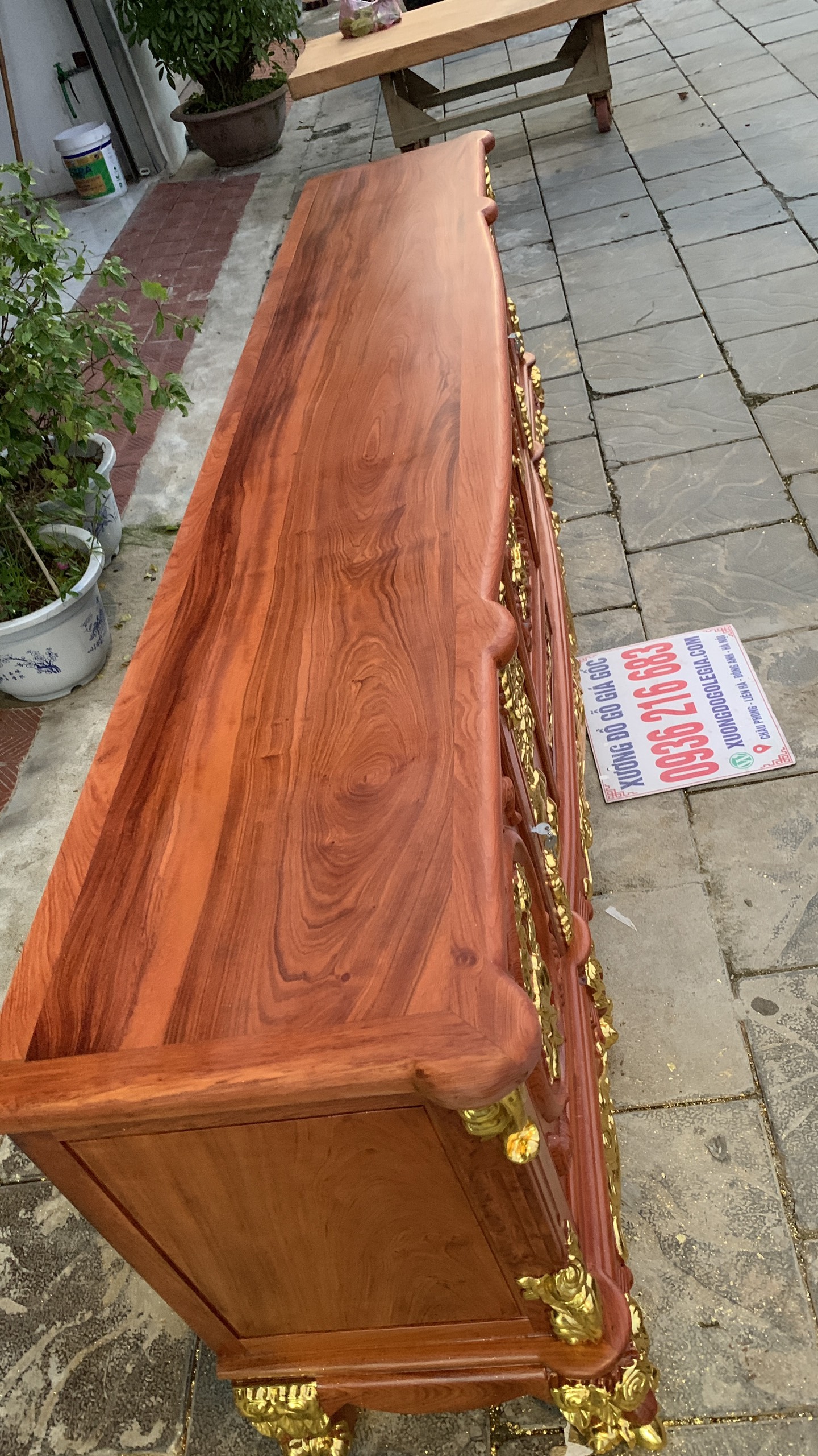 Kệ TiVi dát vàng mẫu Hoa Hồng gỗ Hương (A Mạnh - Lào Cai) 22