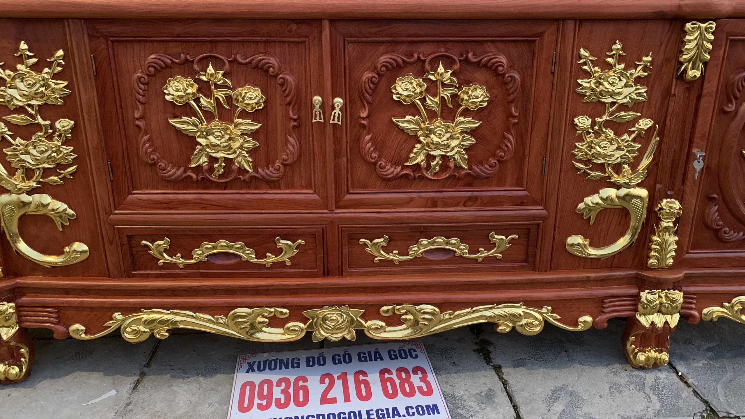 Kệ TiVi dát vàng mẫu Hoa Hồng gỗ Hương (A Mạnh - Lào Cai) 19